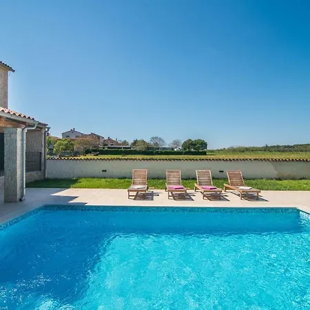 With A Private Swimming Pool Near The Sea *