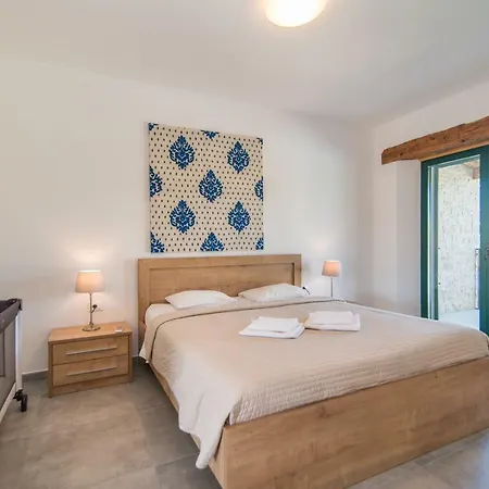 With A Private Swimming Pool Near The Sea Villa Pomer