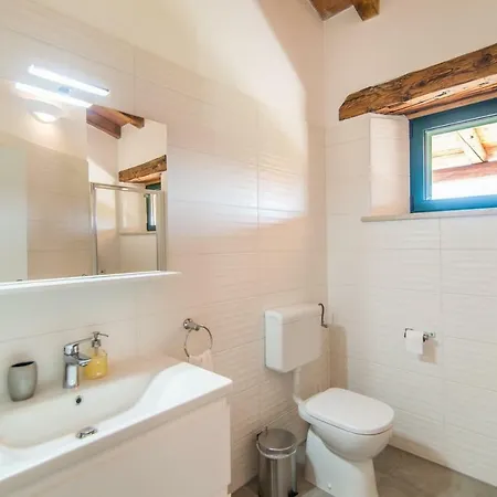 With A Private Swimming Pool Near The Sea Villa Pomer