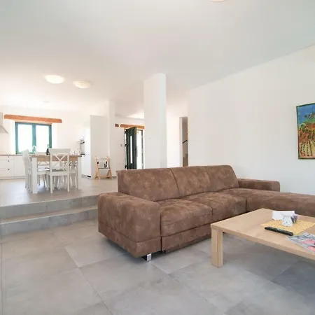 With A Private Swimming Pool Near The Sea Villa Pomer