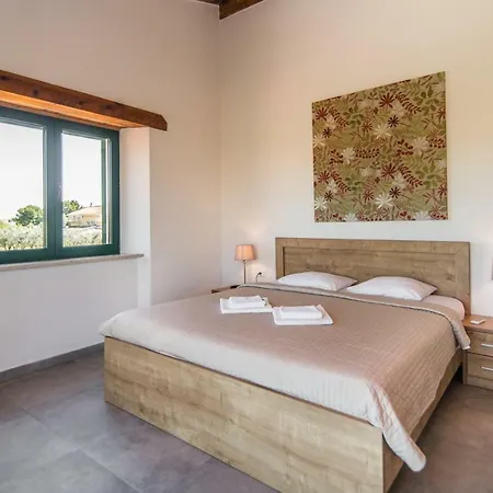 With A Private Swimming Pool Near The Sea Villa Pomer